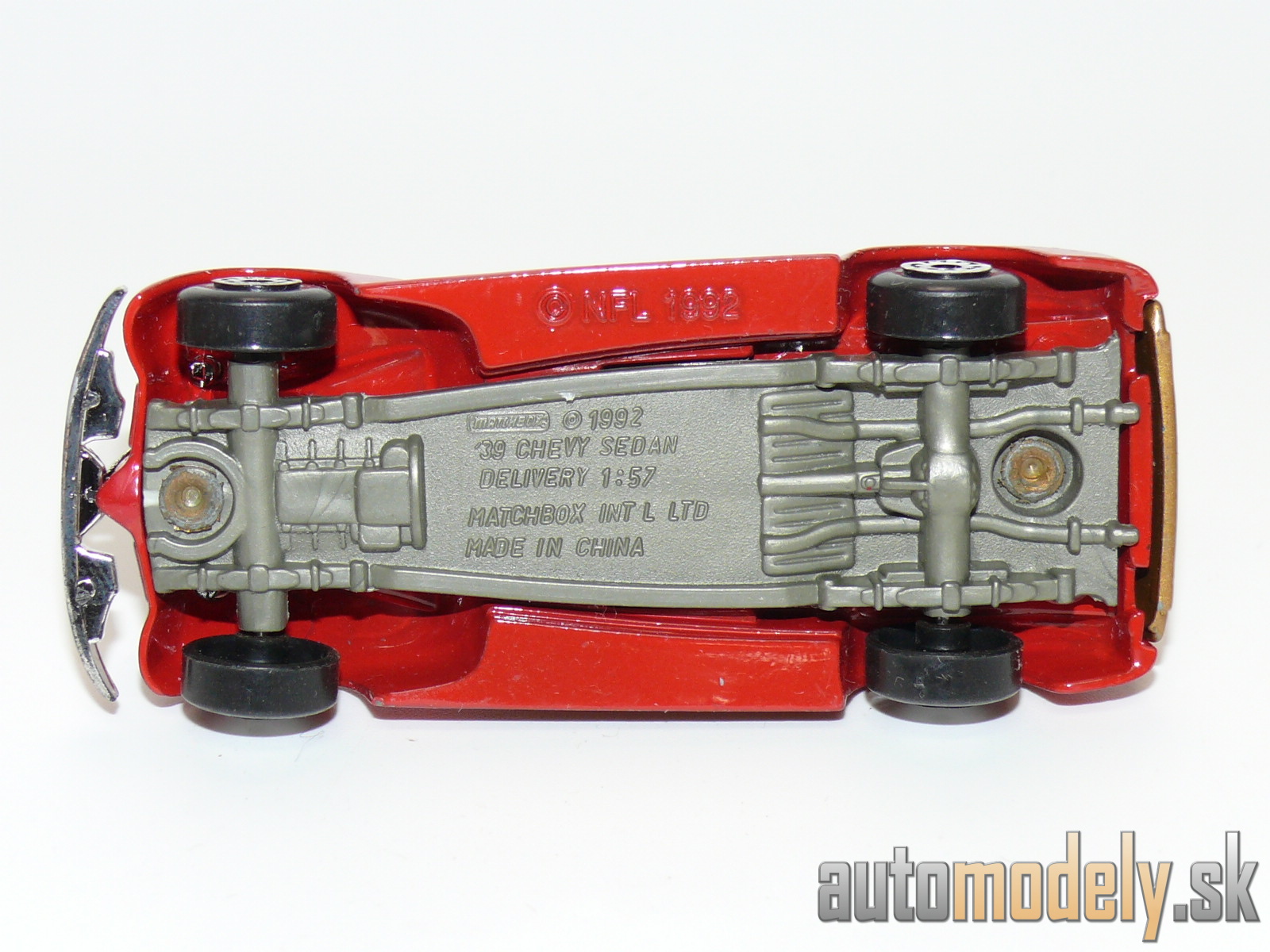 Matchbox - '39 Chevy Sedan Delivery "49ers 1992 Team NFL" - 1:57