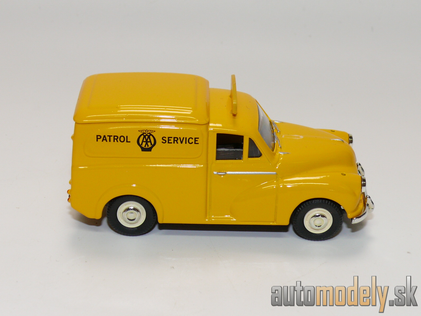 Vanguards VA11000 - Morris Minor Van "Patrol Service" - 1:43