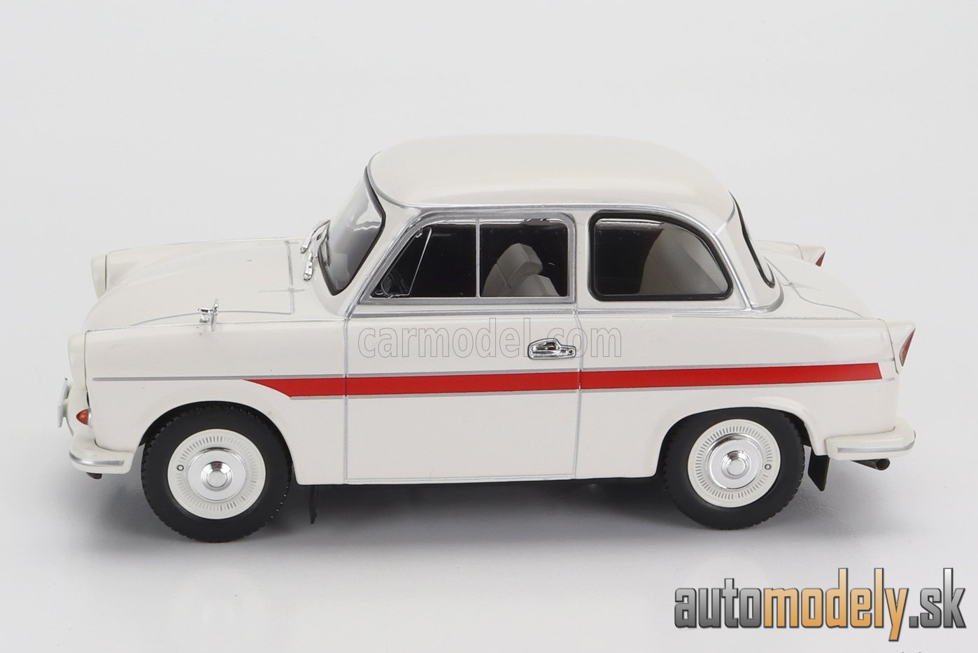 WHITEBOX - TRABANT - P50 1959 (WHITE RED) - 1:24