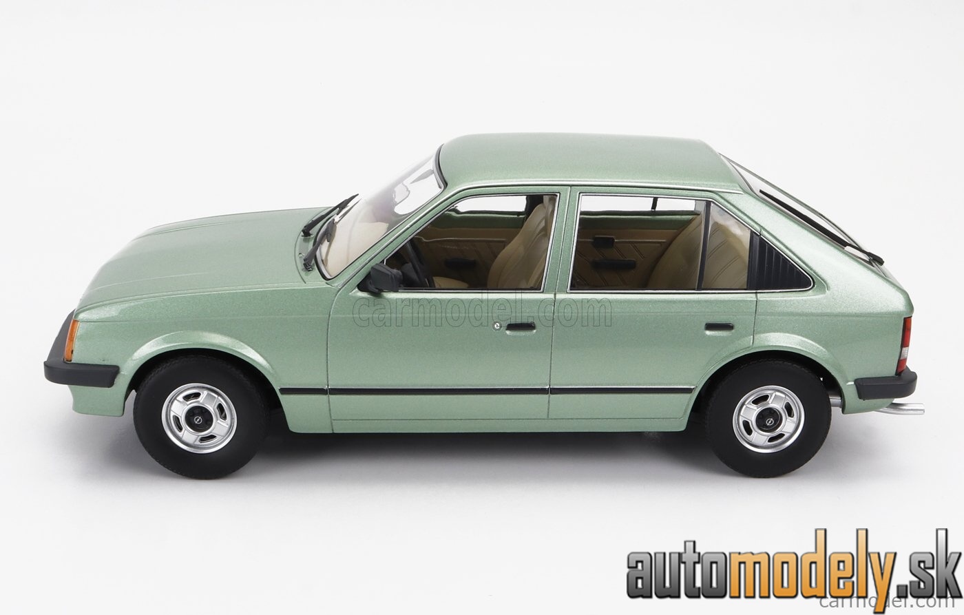 Triple9 - OPEL KADETT D 1984 GREEN MET - 1:18