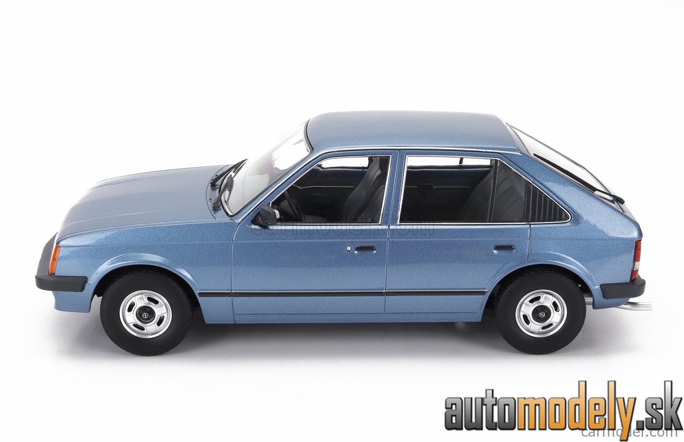 Triple9 - OPEL KADETT D 1984 BLUE MET - 1:18