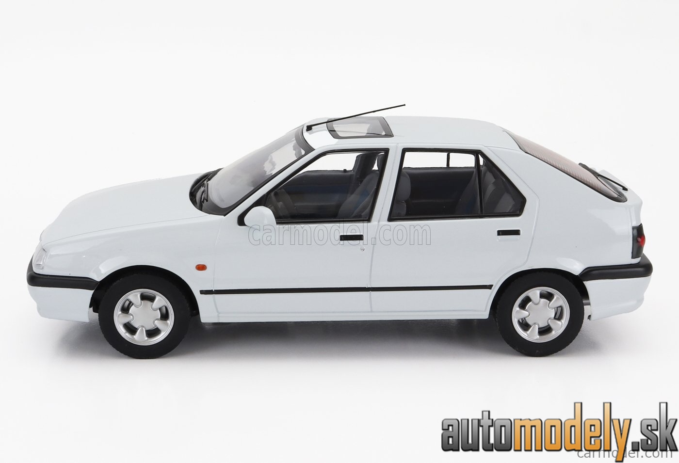 Triple9 - RENAULT R19 1994 WHITE - 1:18