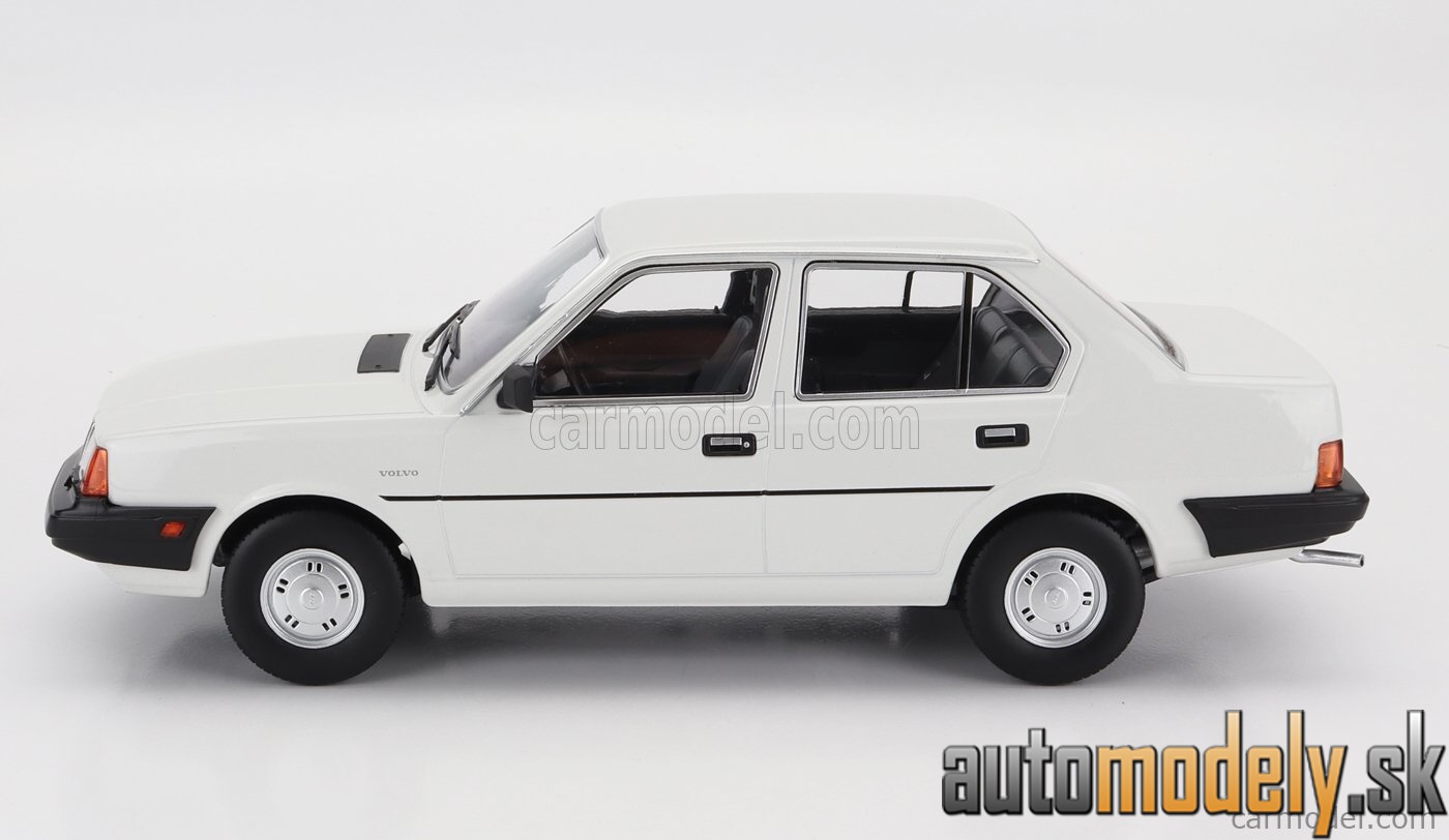 Triple9 - VOLVO 340 DL 1987 WHITE - 1:18