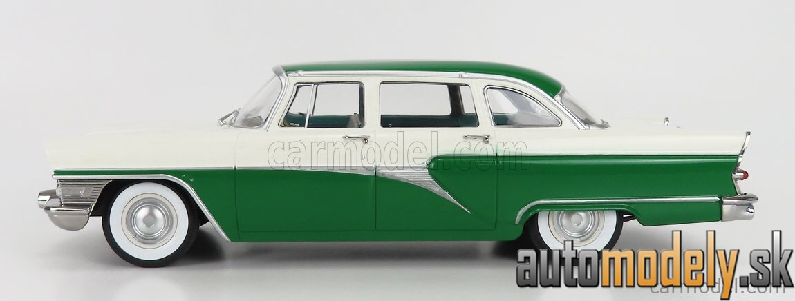 Triple9 - GAZ 13 Čajka 1959 zeleno biela - 1:18