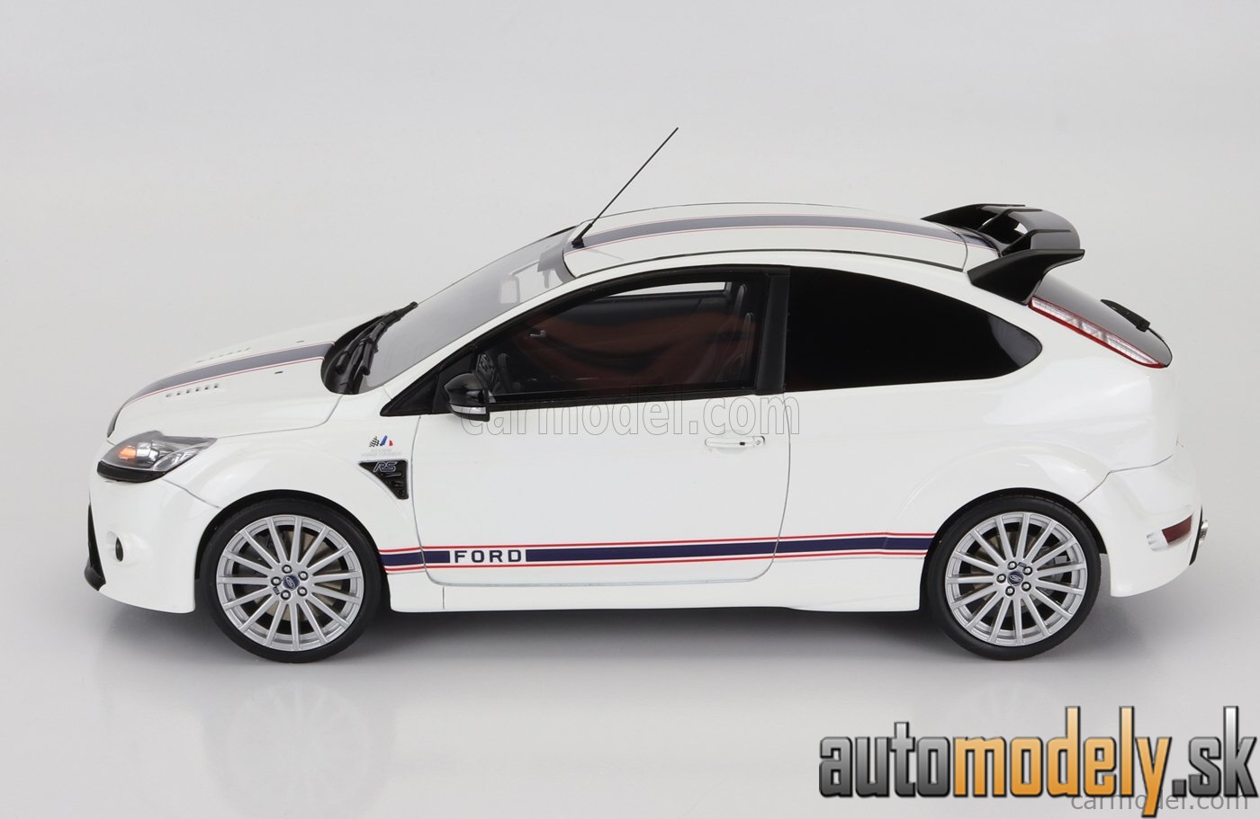 OttOmobile - FORD ENGLAND FOCUS RS MKII 2010 - 24h LE MANS TRIBUTE WHITE BLACK - 1:18