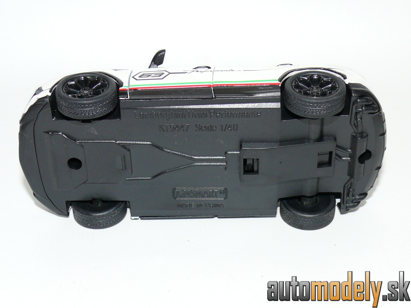Kinsmart KT5447 - Lamborghini Urus Performante - 1:40