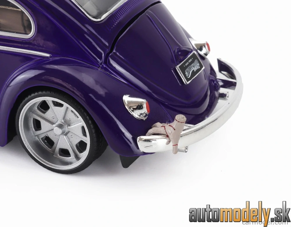 JADA - VOLKSWAGEN - BEETLE MAGGIOLINO CUSTOM WITH WEDNESDAY ADDAMS & THING FIGURE 1959 - 1:24