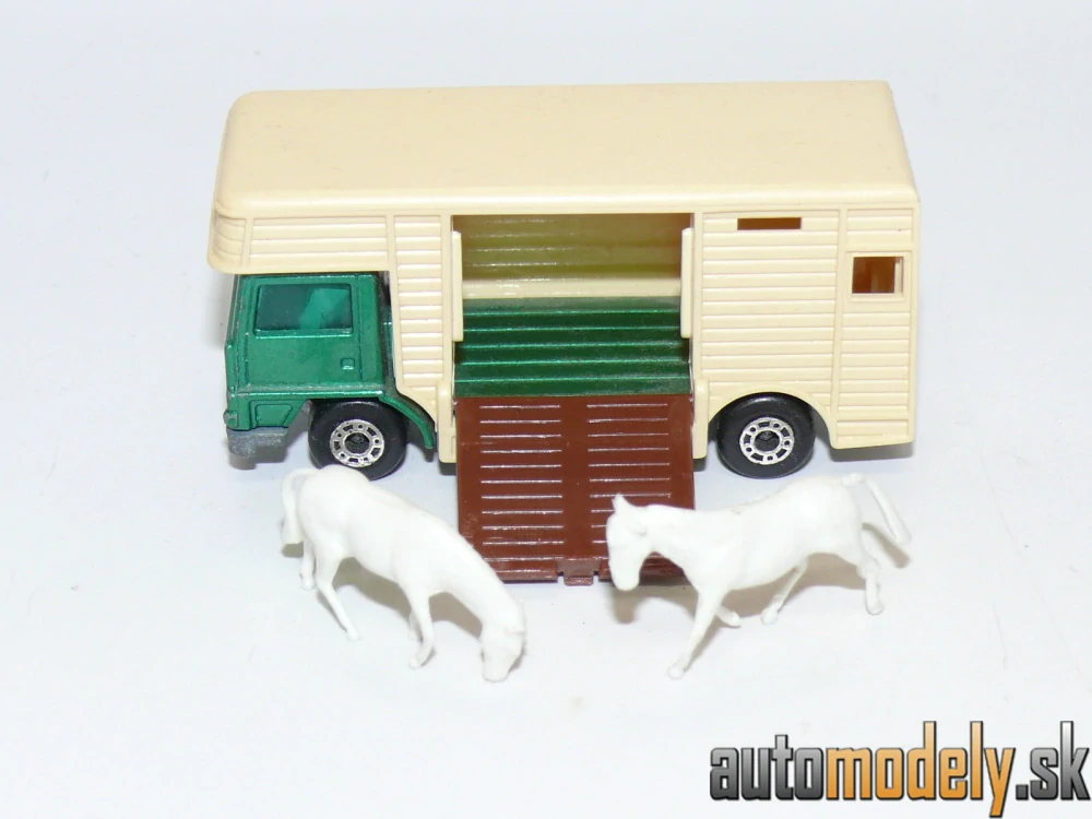 Matchbox No. 40 - Horse Box + 2xHorse