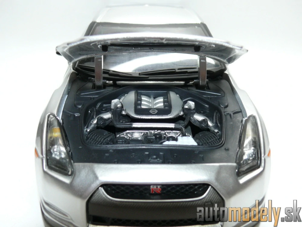 Burago - Nissan GT-R 2009 - 1:18