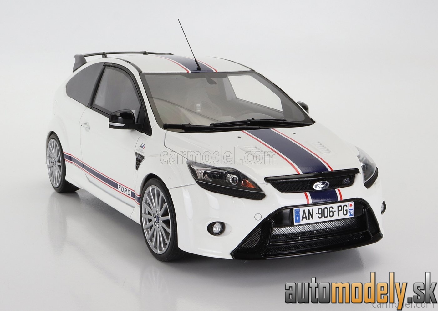OttOmobile - FORD ENGLAND FOCUS RS MKII 2010 - 24h LE MANS TRIBUTE WHITE BLACK - 1:18