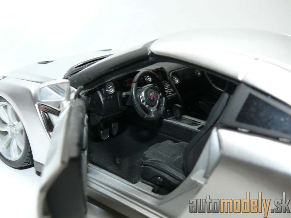 Burago - Nissan GT-R 2009 - 1:18
