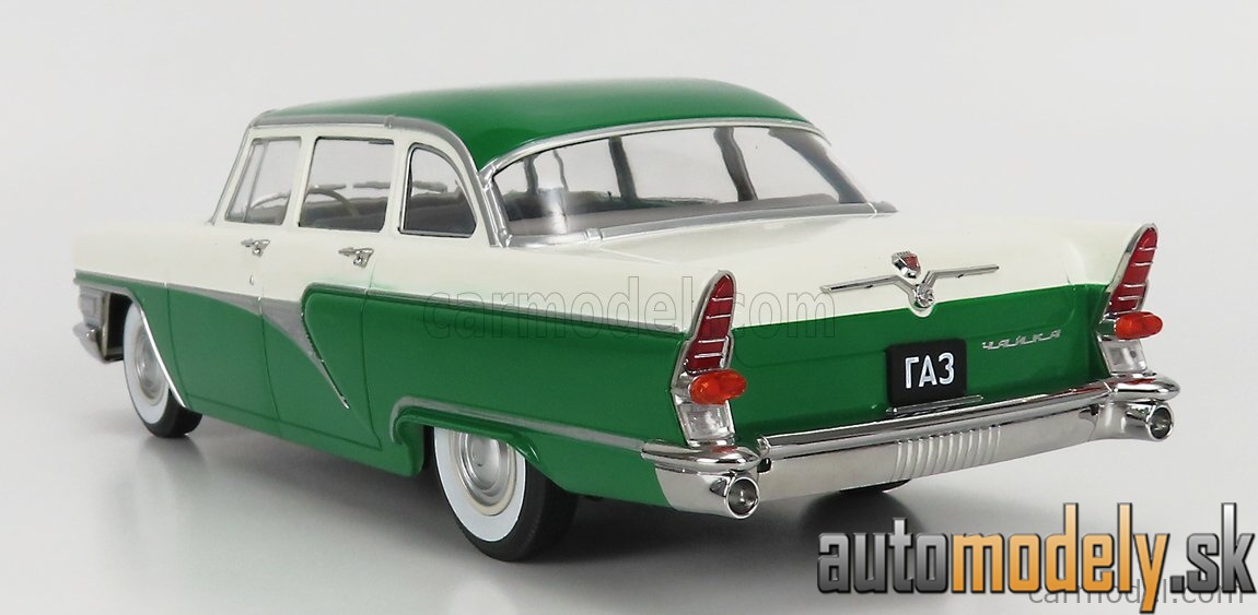 Triple9 - GAZ 13 Čajka 1959 zeleno biela - 1:18
