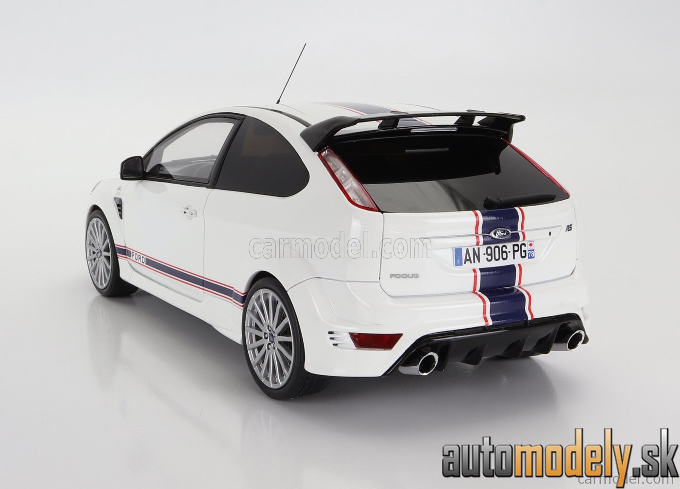 OttOmobile - FORD ENGLAND FOCUS RS MKII 2010 - 24h LE MANS TRIBUTE WHITE BLACK - 1:18