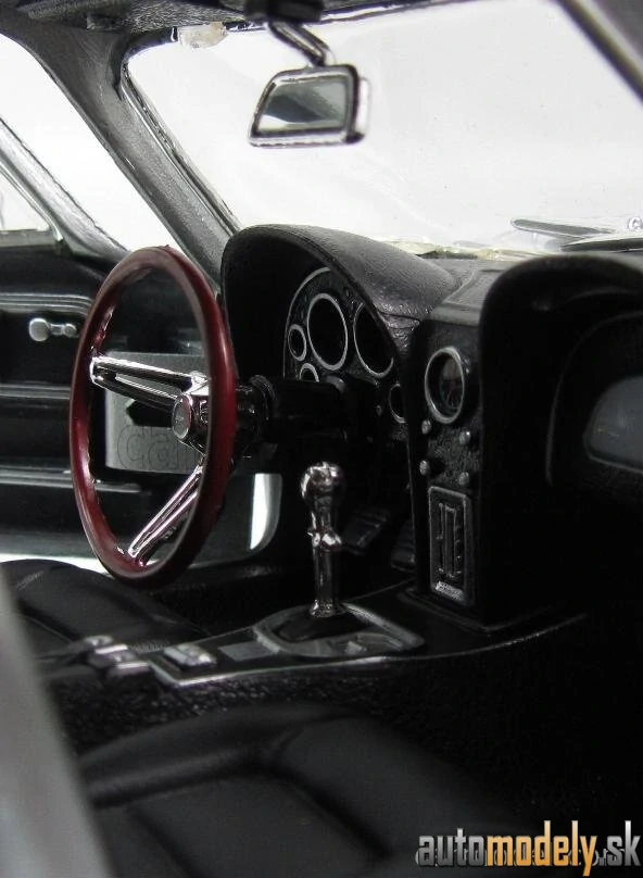MAISTO - CHEVROLET - CORVETTE COUPE 2-DOOR 1965 - 1:18