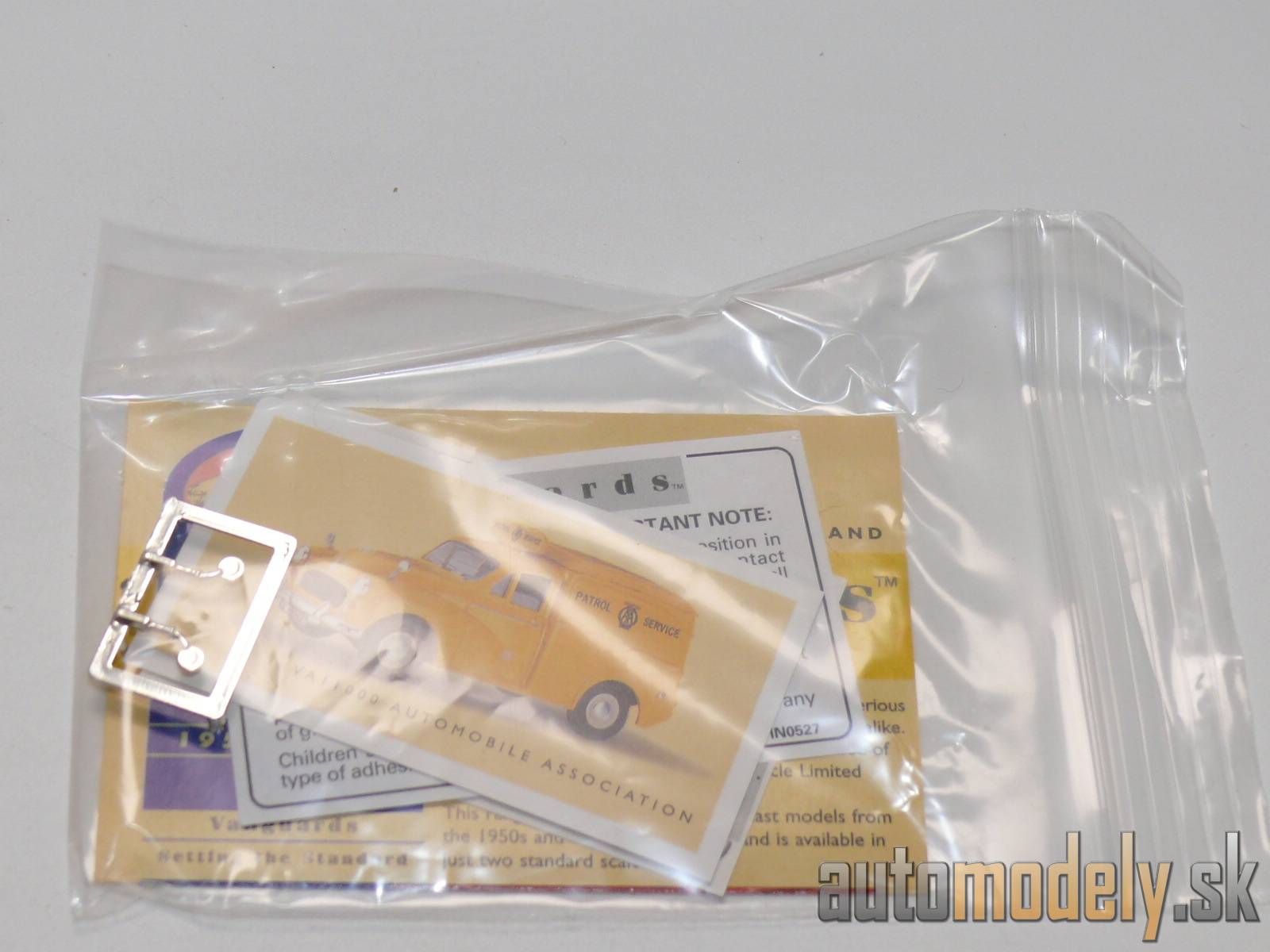 Vanguards VA11000 - Morris Minor Van "Patrol Service" - 1:43