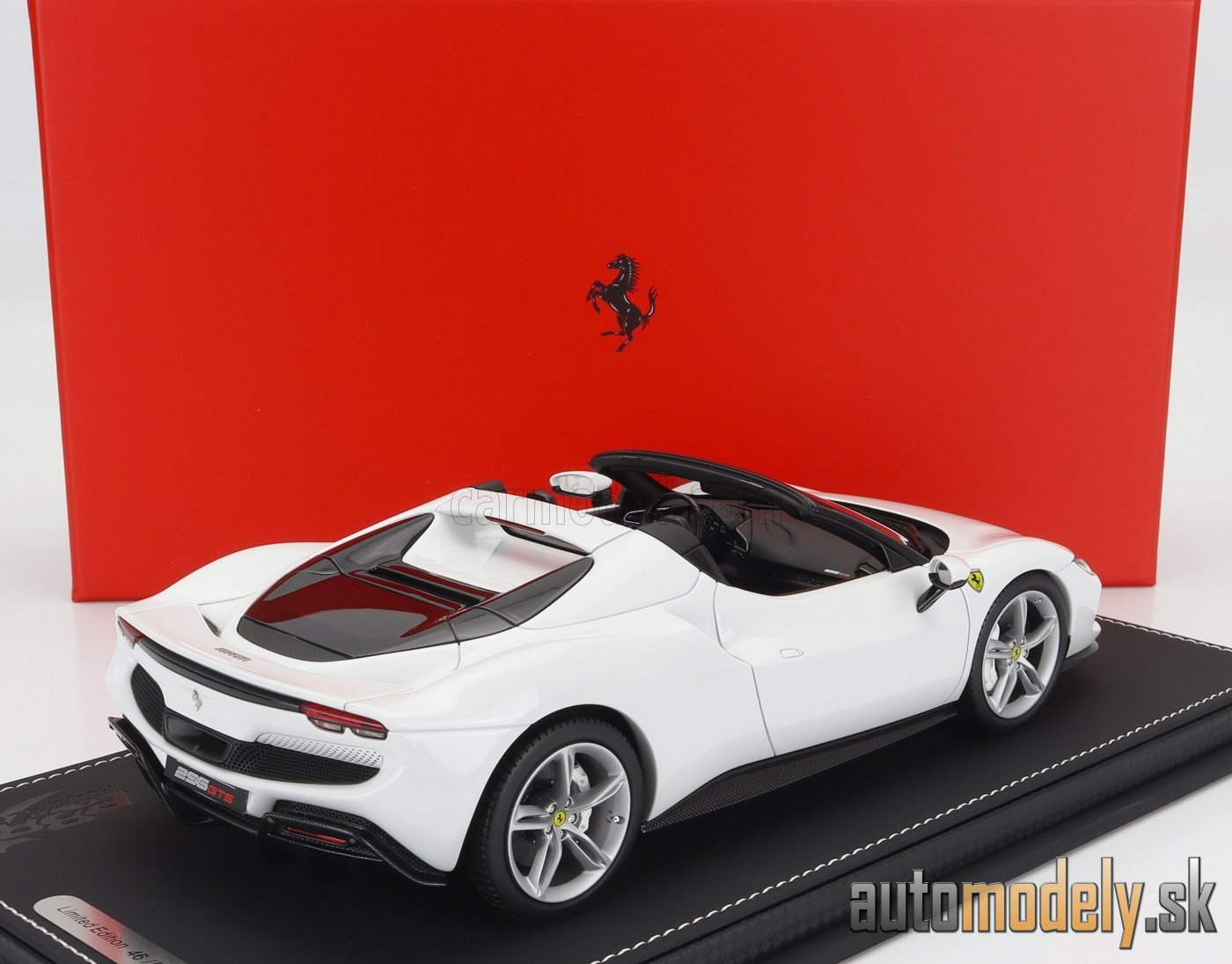 BBR-MODELS - FERRARI - 296 GTS SPIDER 2022 - CON VETRINA - WITH SHOWCASE (BIANCO CERVINO - WHITE) - 1:18