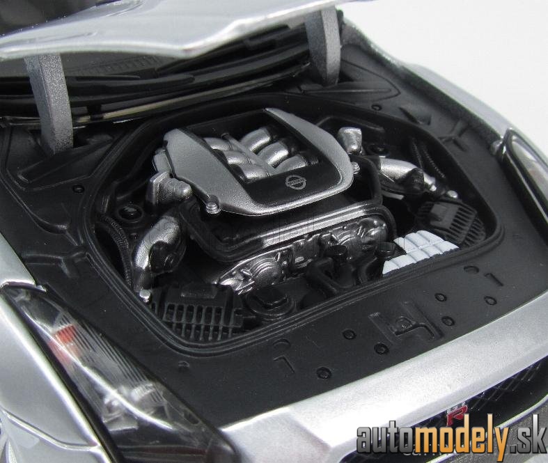 Bburago - NISSAN - GT-R R35 COUPE 2009 - SILVER - 1:18