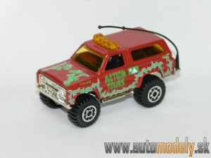 Matchbox - 4x4 Chevy Van Blazer - Action Tours - 1:56
