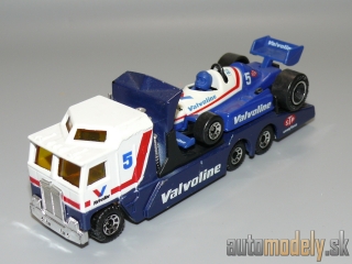 Matchbox - Kenworth Cabover Racing Transporter + Indy 500 Racer