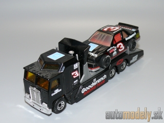Matchbox - Kenworth Cabover Racing Transporter + Chevrolet Lumina