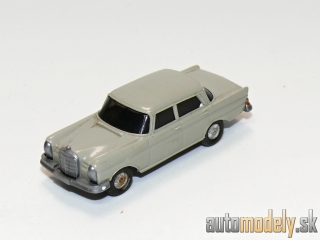 Wiking 140/6 - Mercedes-Benz 220 S - 1:87