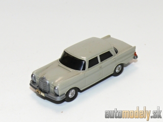 Wiking 140/6 - Mercedes-Benz 220 S - 1:87