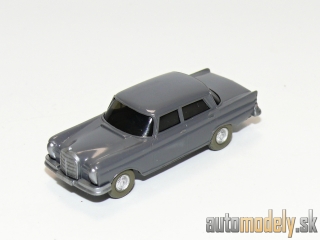 Wiking 140/6 - Mercedes-Benz 220 S - 1:87